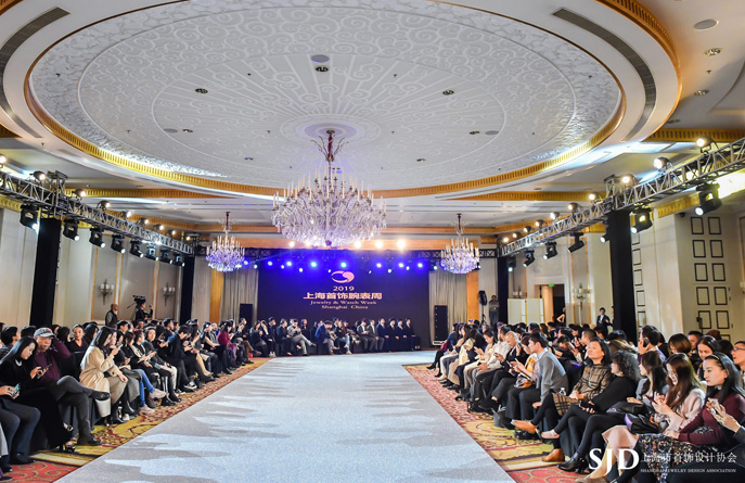 z6��������ʱ(�й�)�ٷ���վЯ��Ʒ����2019�Ϻ�����������ʱ����