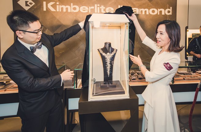 �������������Ŀ�Ůʿ