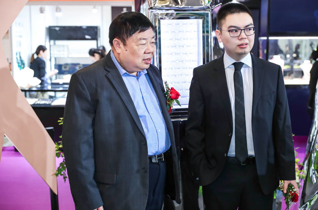 ���³��������������ܲö�������